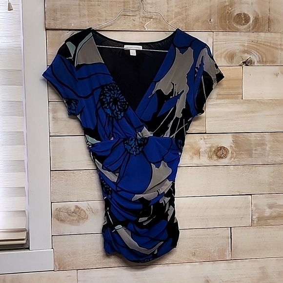 NY & Company - Picture 1 of 4